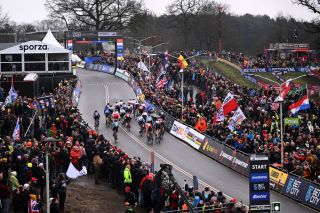 Elite women take the start on the Hoogerheide course for 2023 UCI Cyclocross World Championships
